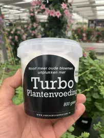 Nooit meer oude bloemen uitplukken met de Turbo Plantenvoeding van de Bruijn
